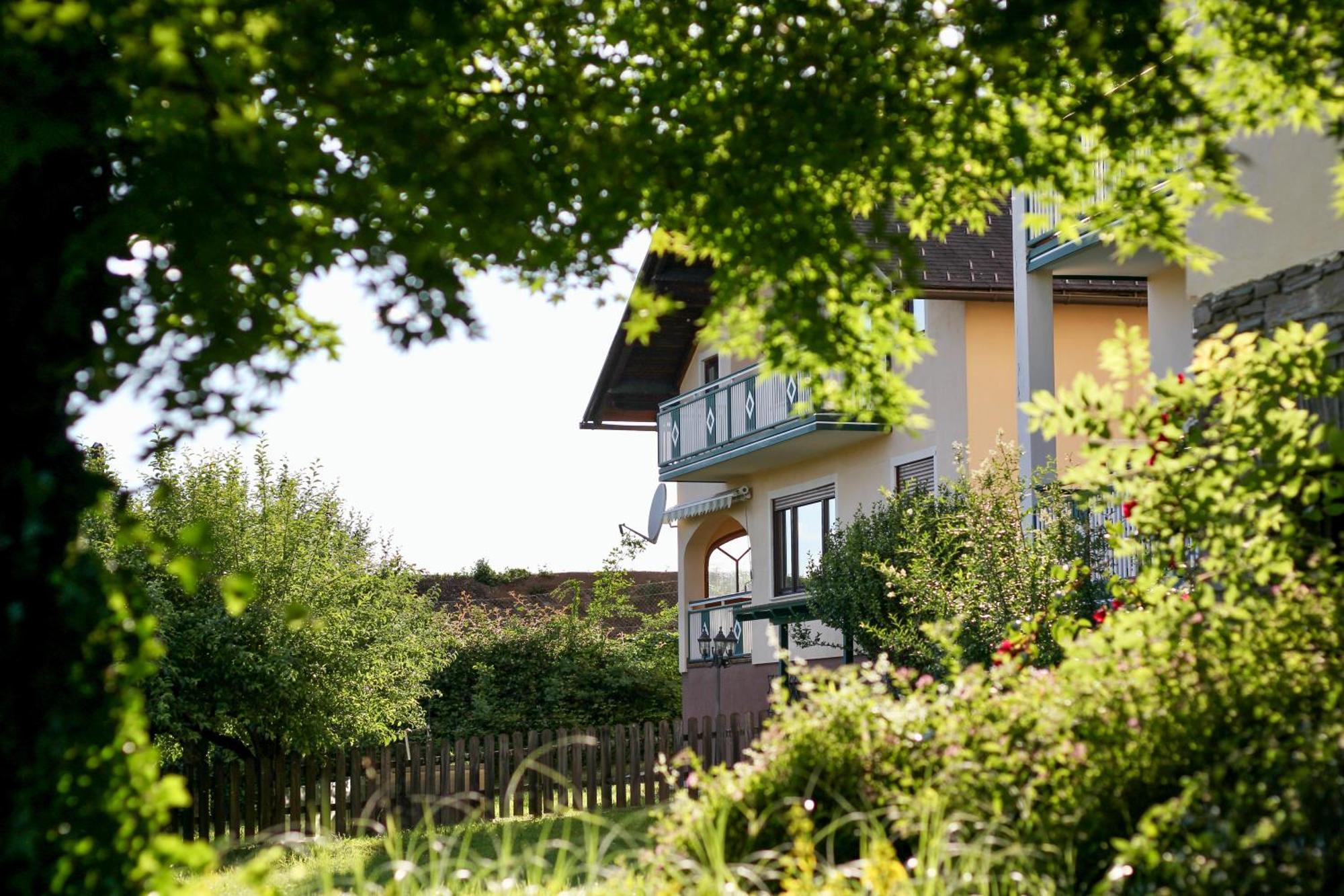 Self-Check In Apartmenthotel Seeglueck Pörtschach am Wörthersee Buitenkant foto