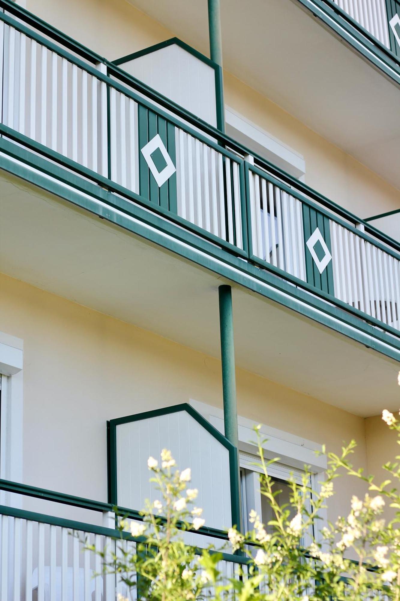 Self-Check In Apartmenthotel Seeglueck Pörtschach am Wörthersee Buitenkant foto