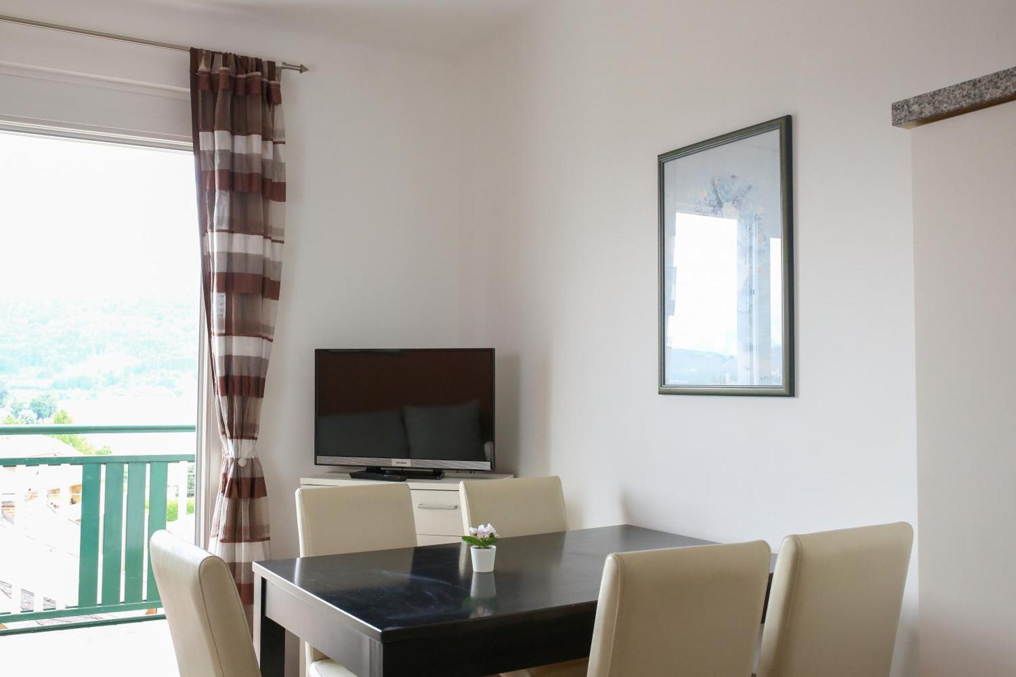 Self-Check In Apartmenthotel Seeglueck Pörtschach am Wörthersee Buitenkant foto