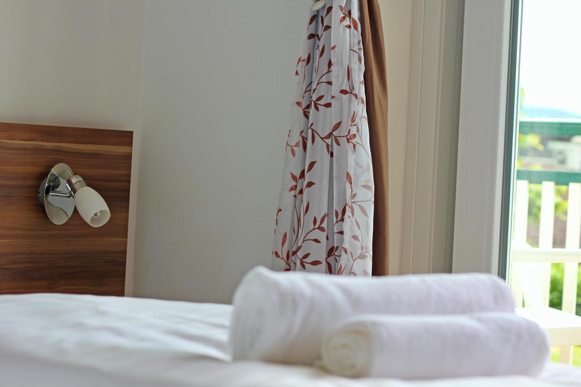 Self-Check In Apartmenthotel Seeglueck Pörtschach am Wörthersee Buitenkant foto